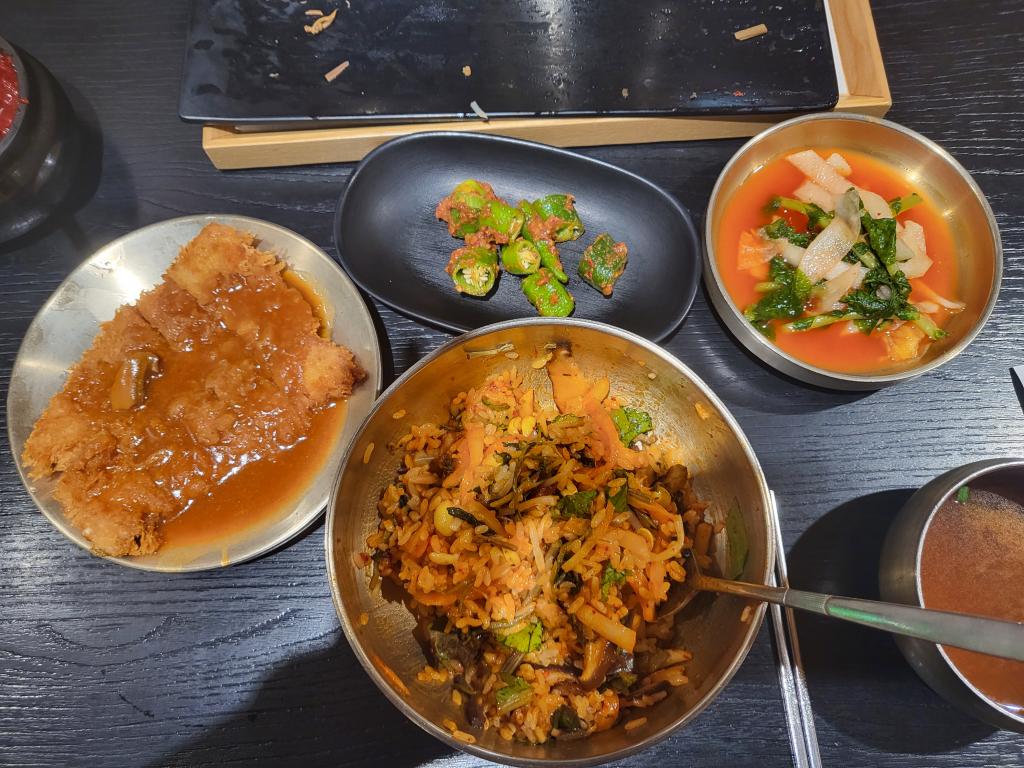 촛불 돈까스산채빔밥정식