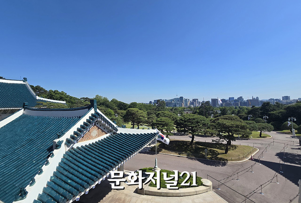 다시 청와대로 3년 7개월 만