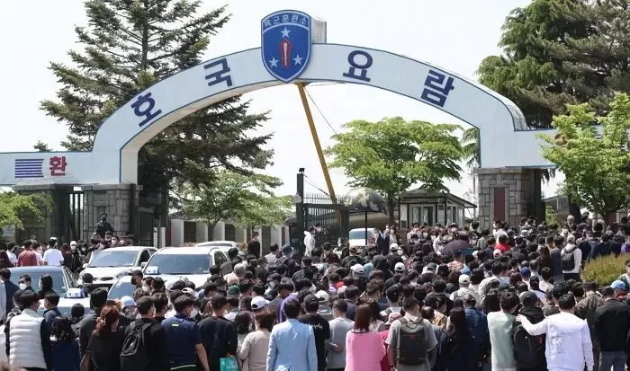 육군훈련소 조교, '흡연금지' 훈련병에게 담배 1개비 10만원에 팔아
